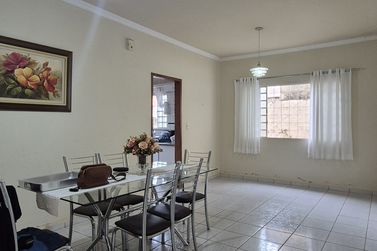 Casa &agrave; venda - 132m&sup2; - Pr&oacute;xima Col&eacute;gio Estadual 