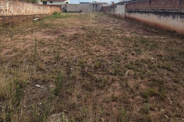Terreno &agrave; venda - 924m&sup2; - Centro
