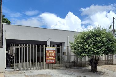 Casa &agrave; venda - 200m&sup2; - Centro