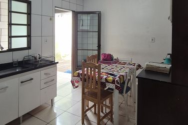 Casa &agrave; venda - 200m&sup2; - Centro