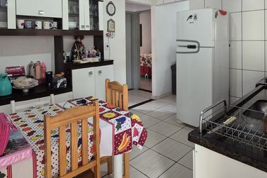 Casa &agrave; venda - 200m&sup2; - Centro