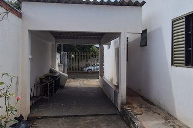 Casa &agrave; venda - 200m&sup2; - Centro