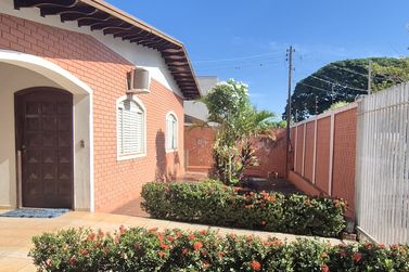 Casa &agrave; venda - 220m&sup2; - Jardim Igua&ccedil;u 