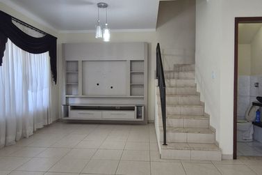 Sobrado &agrave; venda - 170m&sup2; - JD OURO BRANCO