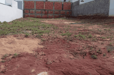 Terreno &agrave; venda - 300m&sup2; - Jardim Santos Dumont