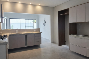 Casa &agrave; venda - 247m&sup2; - Prox mercado camilo