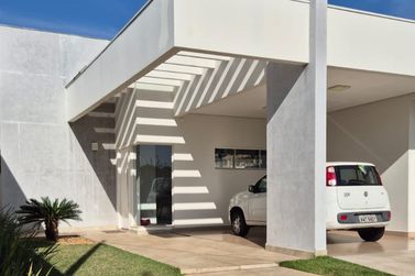 Casa &agrave; venda - 134m&sup2; - Condom&iacute;nio ARAUC&Aacute;RIA 