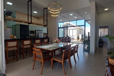 Casa &agrave; venda - 270m&sup2; - Centro