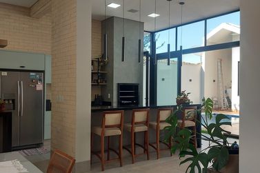 Casa &agrave; venda - 270m&sup2; - Centro