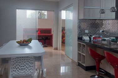 Casa &agrave; venda - 324m&sup2; - Centro