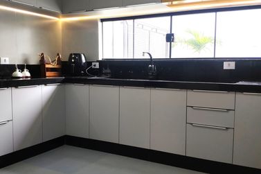 Casa &agrave; venda - 230m&sup2; - Pr&oacute;ximo ao Mufatto