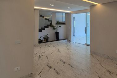 Casa &agrave; venda - 300m&sup2; - JD Ouro Branco 