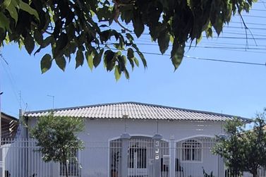 Casa &agrave; venda - 210m&sup2; - Jardim Ouro Branco 