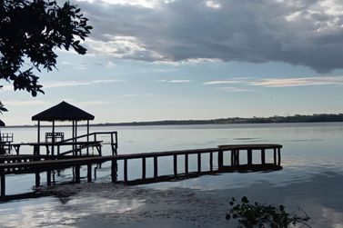 Ch&aacute;cara &agrave; venda - 210m&sup2; - &Aacute;guas de Santa Clara 