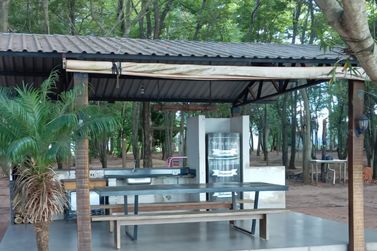 Ch&aacute;cara &agrave; venda - 210m&sup2; - &Aacute;guas de Santa Clara 