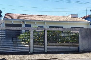 Casa &agrave; venda - 215m&sup2; - Centro