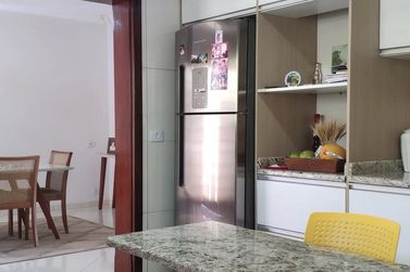 Casa &agrave; venda - 215m&sup2; - Centro