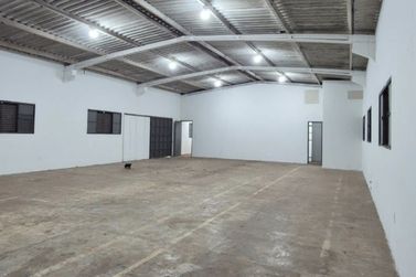 Sal&atilde;o Comercial &agrave; venda - 470m&sup2; - Frente corpo bombeiros 