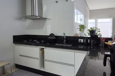 Casa &agrave; venda - 134m&sup2; - Condo