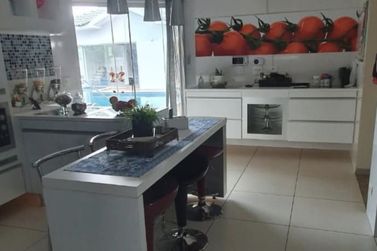 Casa &agrave; venda - 1350m&sup2; - Nova Londrina 