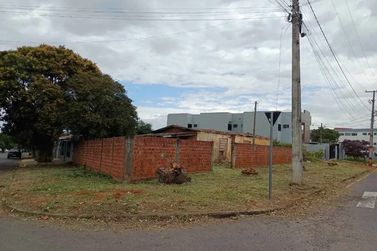 Terreno &agrave; venda - 277m&sup2; - Jd. Santos Dumont 