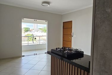 Apartamento para alugar - 85m&sup2; - Centro