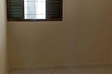 Casa para alugar - 80m&sup2; - Jardim Santos Dumont