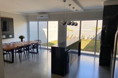 Sobrado &agrave; venda - 205m&sup2; - Jardim Ouro Branco