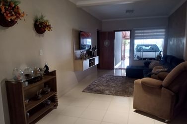 Casa &agrave; venda - 200m&sup2; - Jardim Oasis