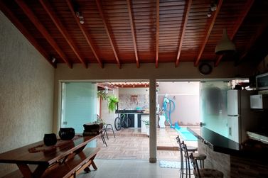 Casa &agrave; venda - 200m&sup2; - Jardim Oasis