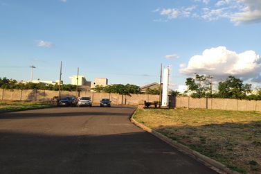 Terreno &agrave; venda - 1200m&sup2; - Condom&iacute;nio