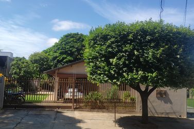 Casa &agrave; venda - 140m&sup2; - centro