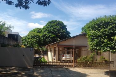 Casa &agrave; venda - 140m&sup2; - centro