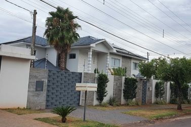 Casa &agrave; venda - 600m&sup2; - Centro