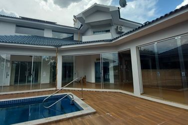 Casa &agrave; venda - 600m&sup2; - Centro
