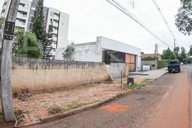 Terreno &agrave; venda - 637m&sup2; - Centro