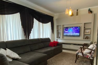Sobrado &agrave; venda - 180m&sup2; - Jardim Ouro Branco