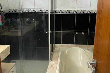 Sobrado &agrave; venda - 180m&sup2; - Jardim Ouro Branco