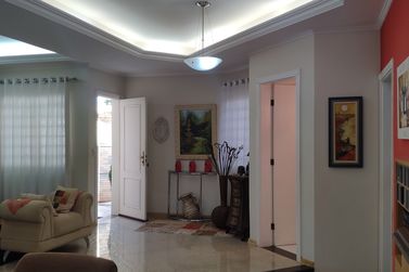 Casa &agrave; venda - 430m&sup2; - Jardim Ouro Branco