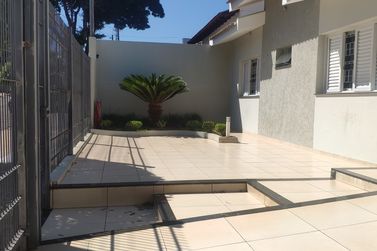 Casa &agrave; venda - 240m&sup2; - Centro 