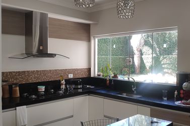 Casa &agrave; venda - 240m&sup2; - Centro 