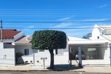 Casa &agrave; venda - 240m&sup2; - Centro 