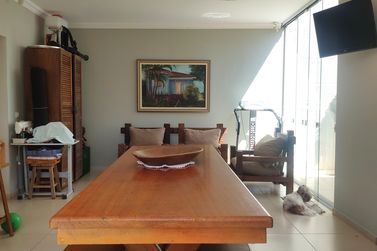 Casa &agrave; venda - 240m&sup2; - Centro 