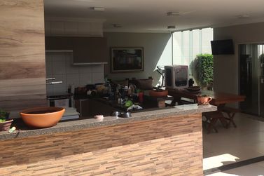 Casa &agrave; venda - 240m&sup2; - Centro 