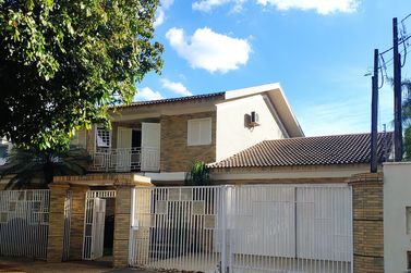 Casa &agrave; venda - 430m&sup2; - Jardim Ouro Branco
