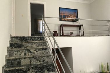 Sobrado &agrave; venda - 330m&sup2; - centro