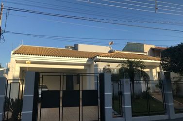 Sobrado &agrave; venda - 330m&sup2; - centro