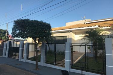 Sobrado &agrave; venda - 330m&sup2; - centro