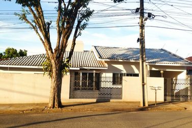 Casa &agrave; venda - 200m&sup2; - Centro