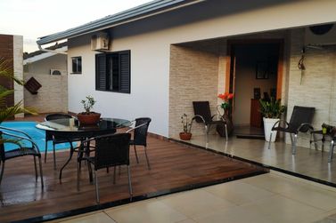 Casa &agrave; venda - 200m&sup2; - Centro